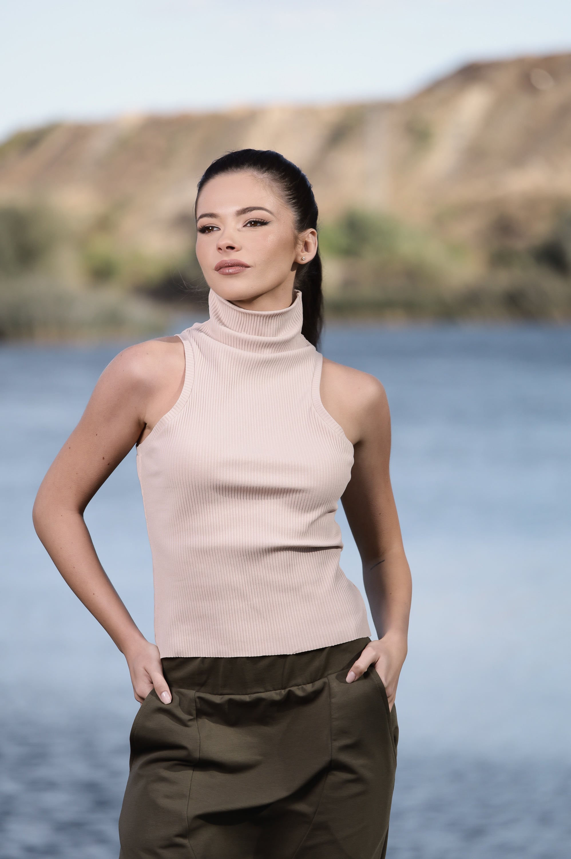 Beige Ribbed Sleeveless Turtleneck Top – Minimalist Knit Tank