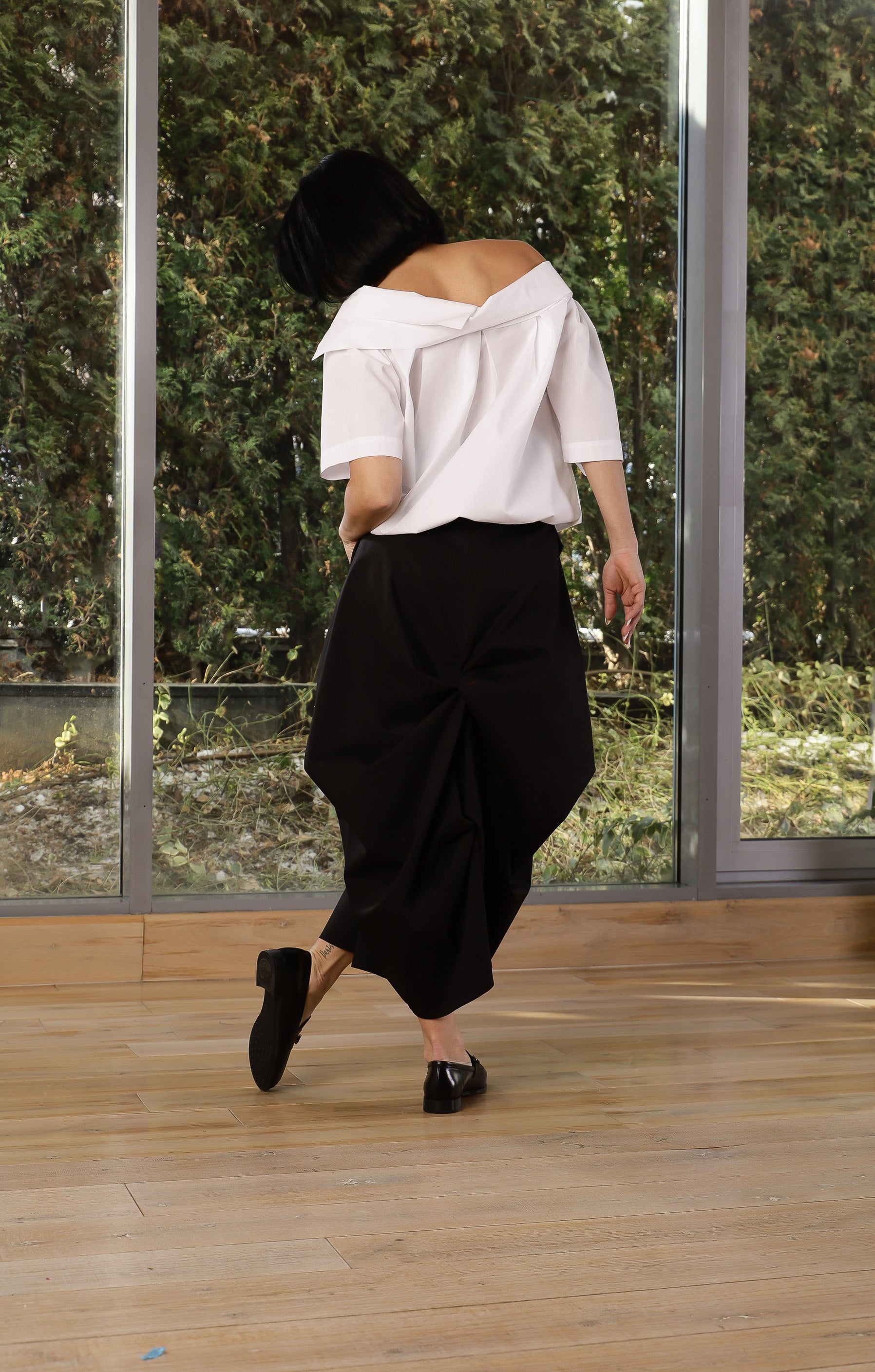 Avant-Garde Balloon Skirt – Sculptural Midi Skirt with Pockets