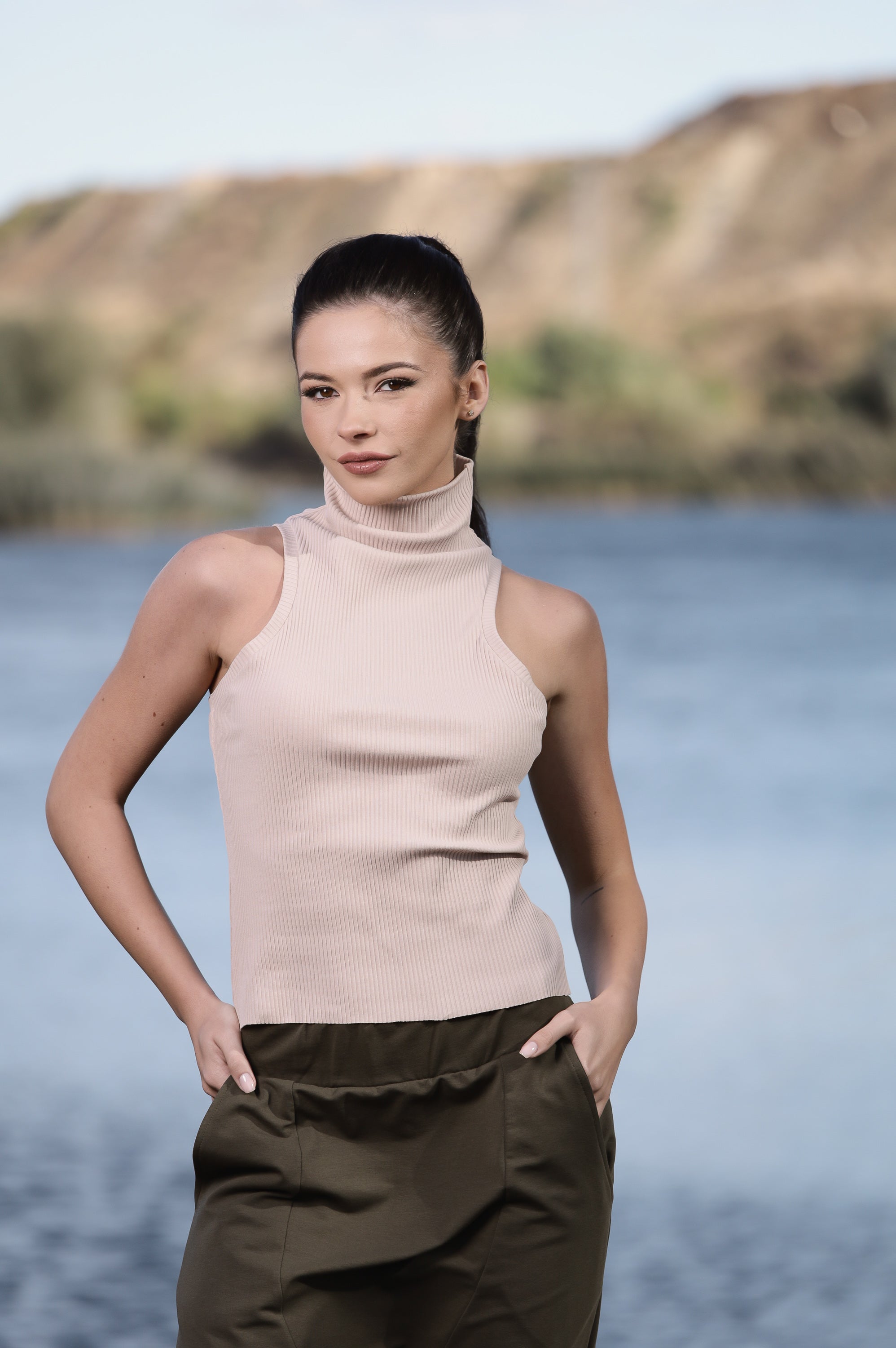 Beige Ribbed Sleeveless Turtleneck Top – Minimalist Knit Tank