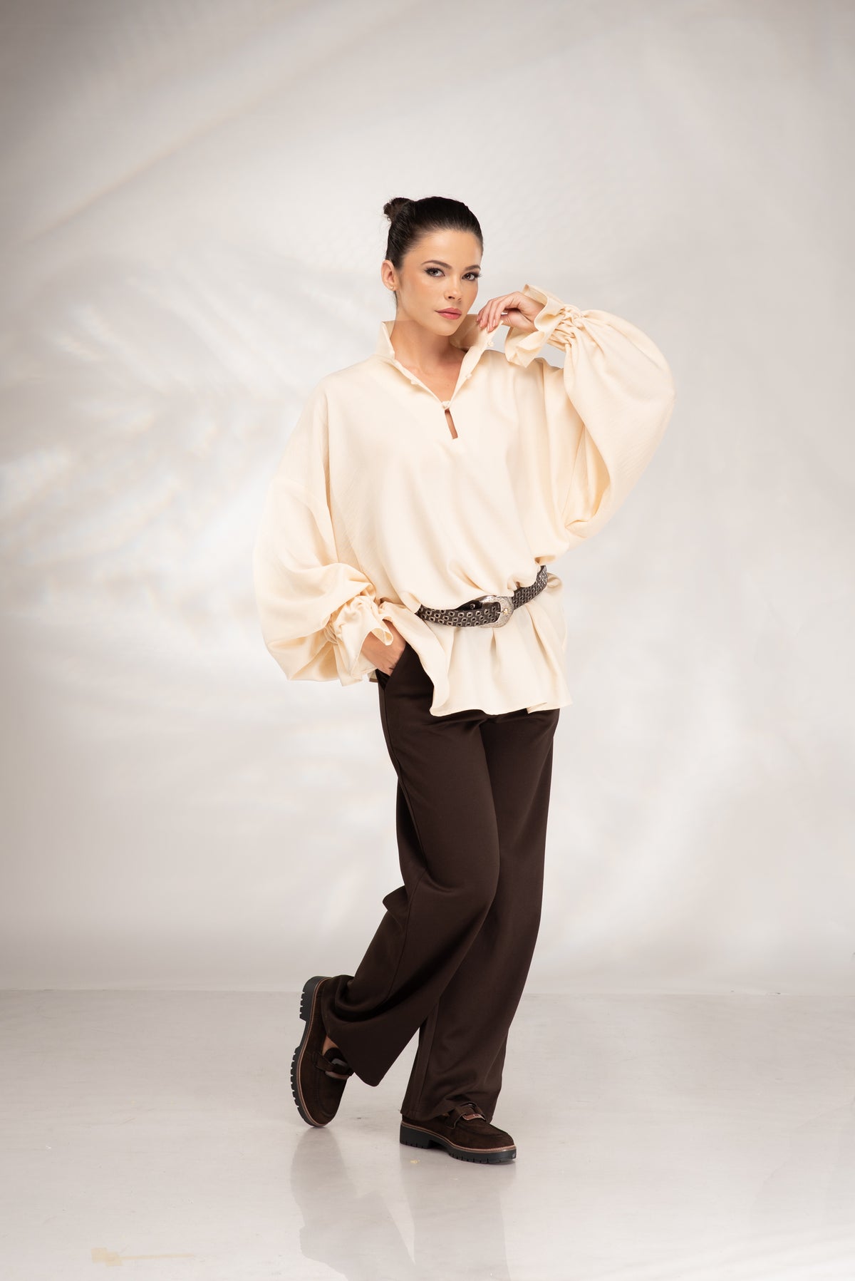 Ivory oversized women's blouse with voluminous sleeves and ruffled cuffs